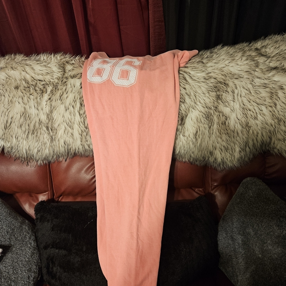Pink Sweats - Picture 2 of 4